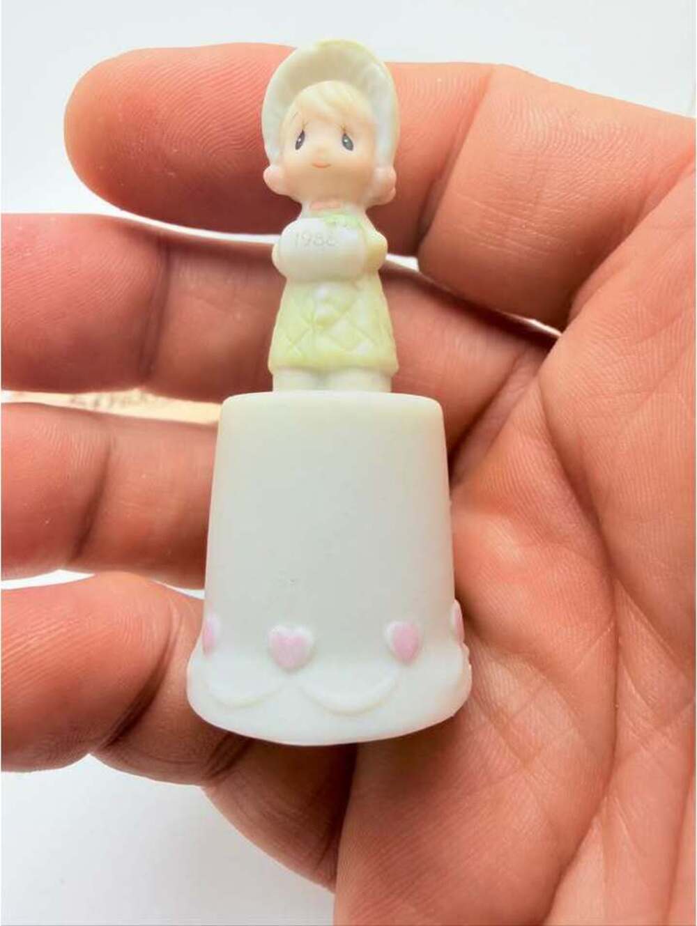 1986 Precious Moments "Wishing You A Cozy Christmas" Thimble